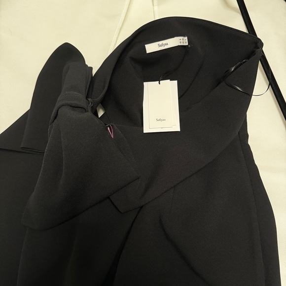 Safiyaa MO Exclusive Asymmetric Bow Crepe Knee-Length Dress | Size FR 36 - Picture 9 of 10